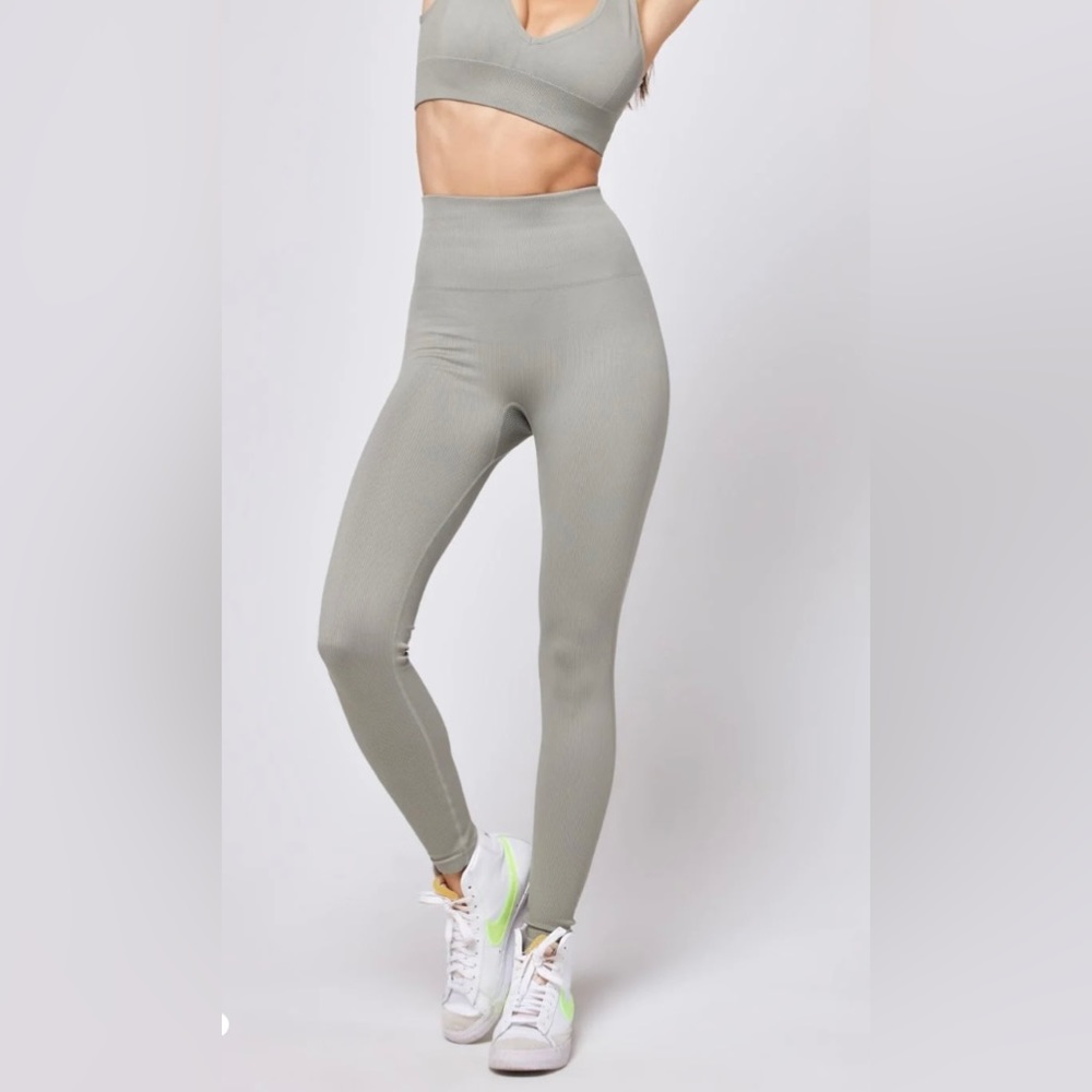 L*Space NWT super comfy light green active pants XS/S